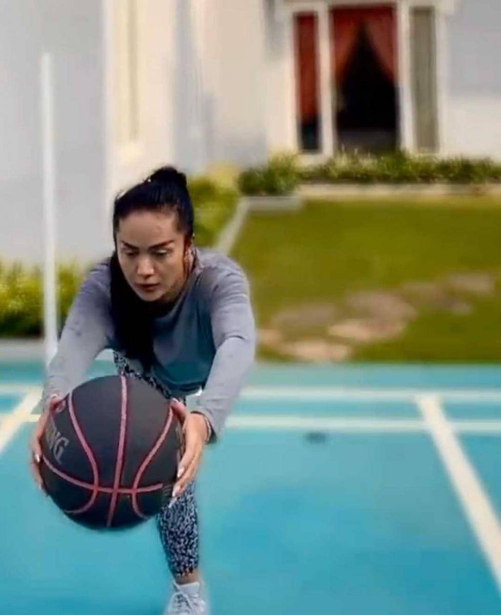 Krisdayanti olahraga. (instagram.com/krisdayantilemos)