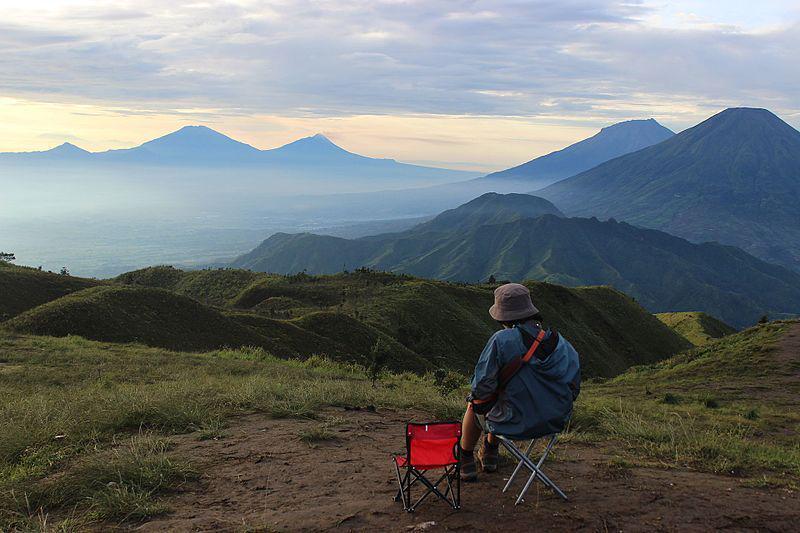 5 Tempat Ekstrem yang Pernah Jadi Lokasi Upacara Bendera HUT RI