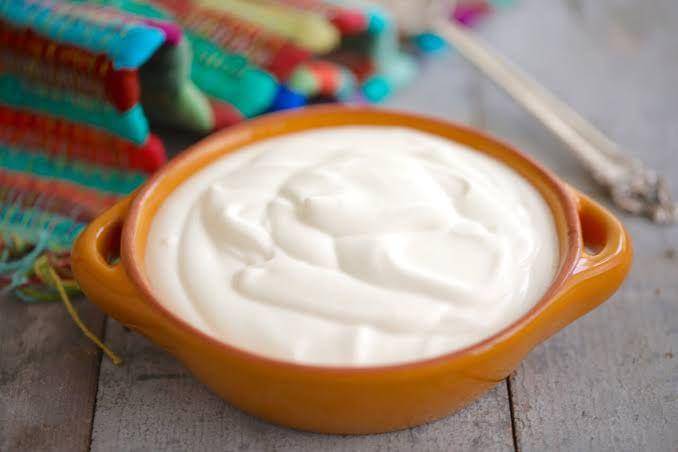 ilustrasi sour cream (biggerbolderbaking.com)