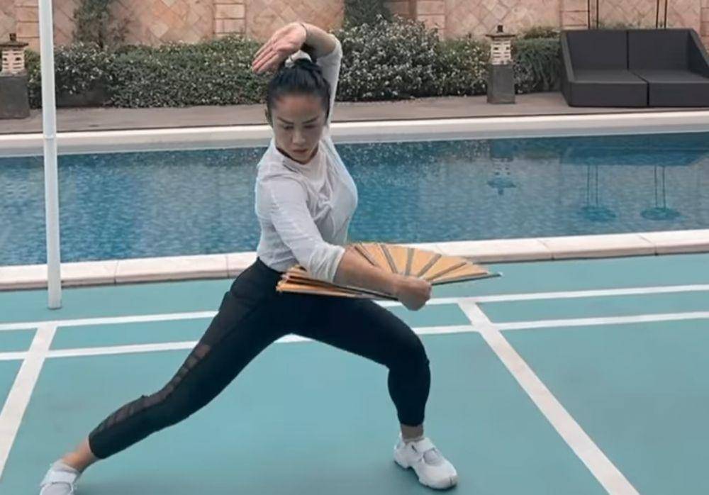 Krisdayanti olahraga. (instagram.com/krisdayantilemos)