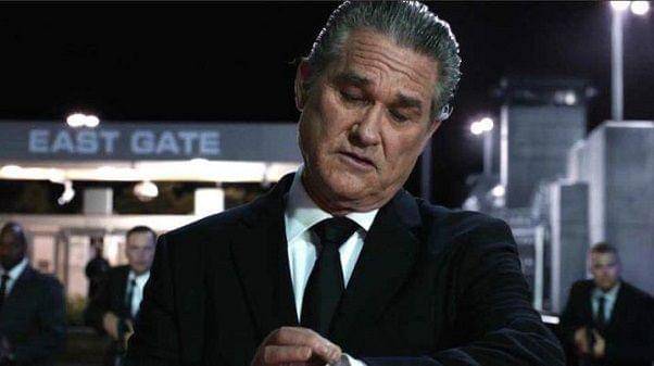 Kurt Russell sebagai Mr. Nobody. Dok. Universal Pictures