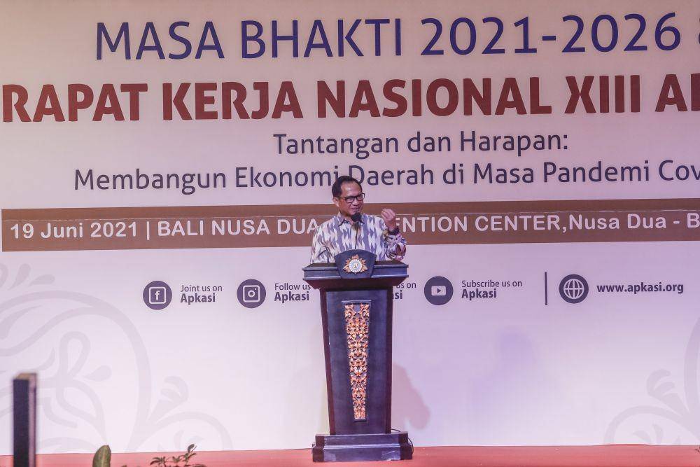 Menteri Dalam Negeri, Tito Karnavian dalam acara pengukuhan pengurus APKASI periode 2021-2026 di Nusa Dua, Kabupaten Badung,  Sabtu (19/6/2021).  (Dok.IDNTimes/Johannes P. Christo)