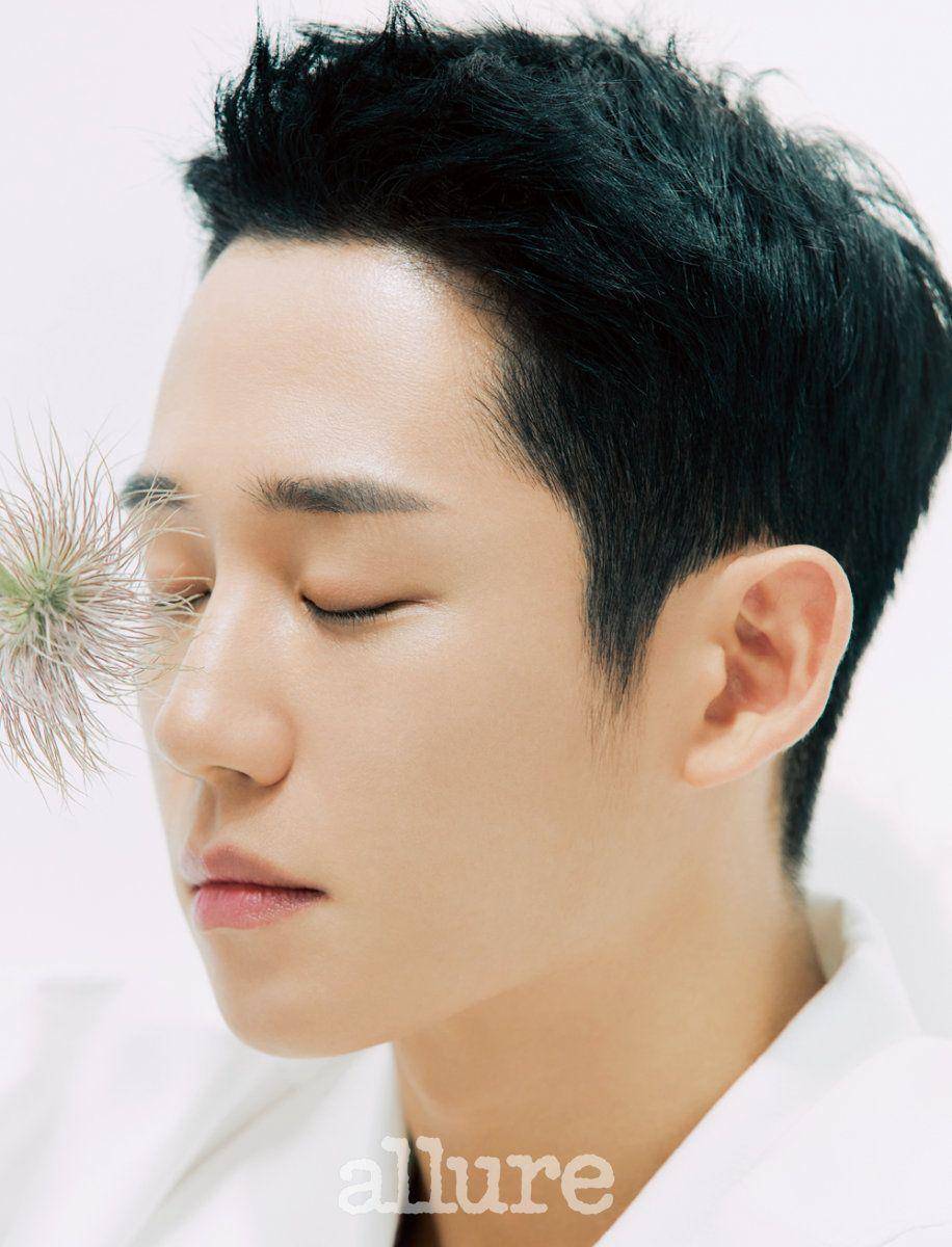 Jung Hae In (allurekorea.com)