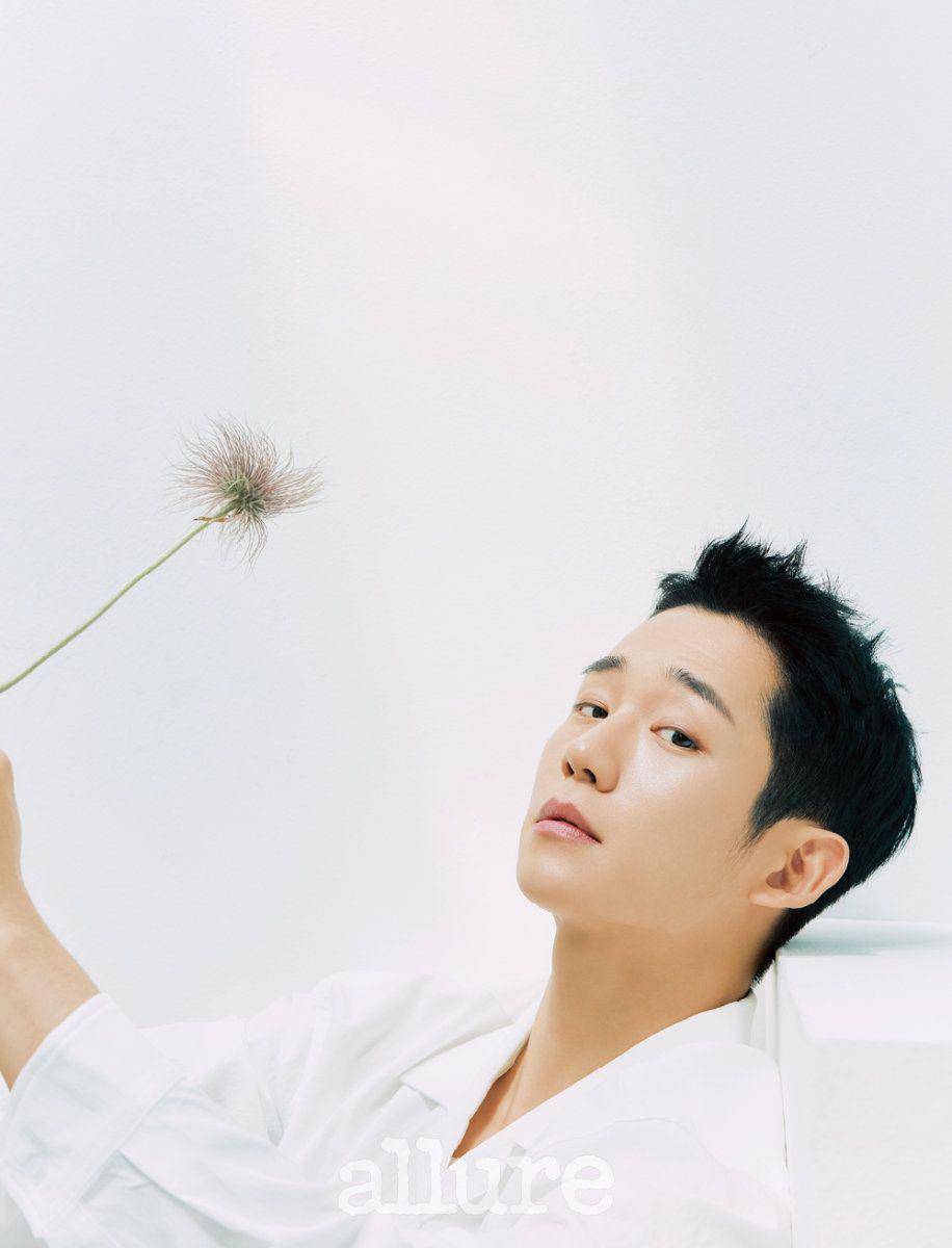 Jung Hae In (allurekorea.com)