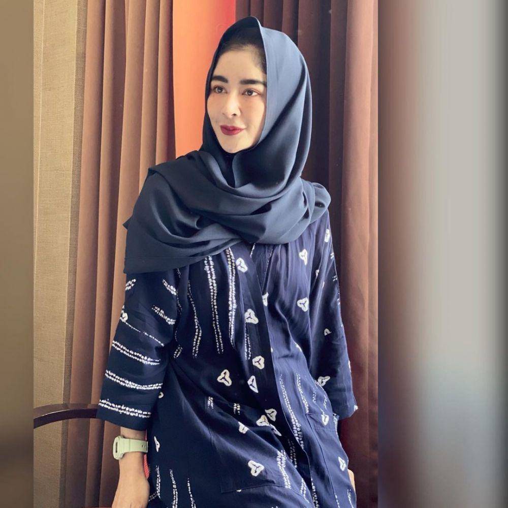 potret Uut Permatasari saat berhijab (instagram.com/uutpermatasari)