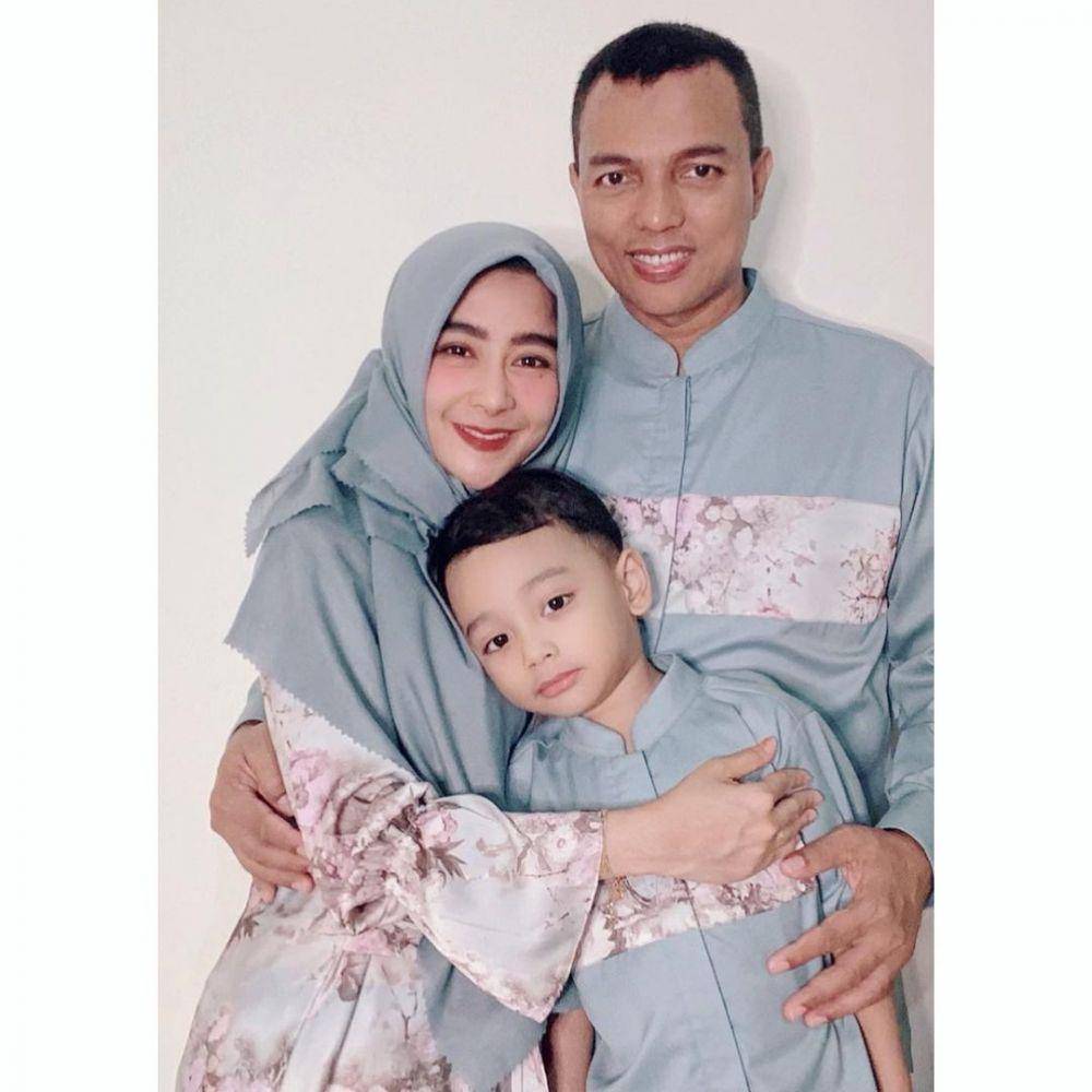 potret Uut Permatasari saat berhijab (instagram.com/uutpermatasari)
