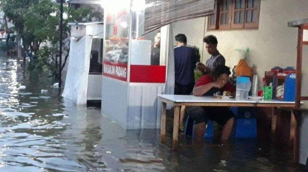 momen kocak gak tahan lapar (twitter.com/nocontextwarung)