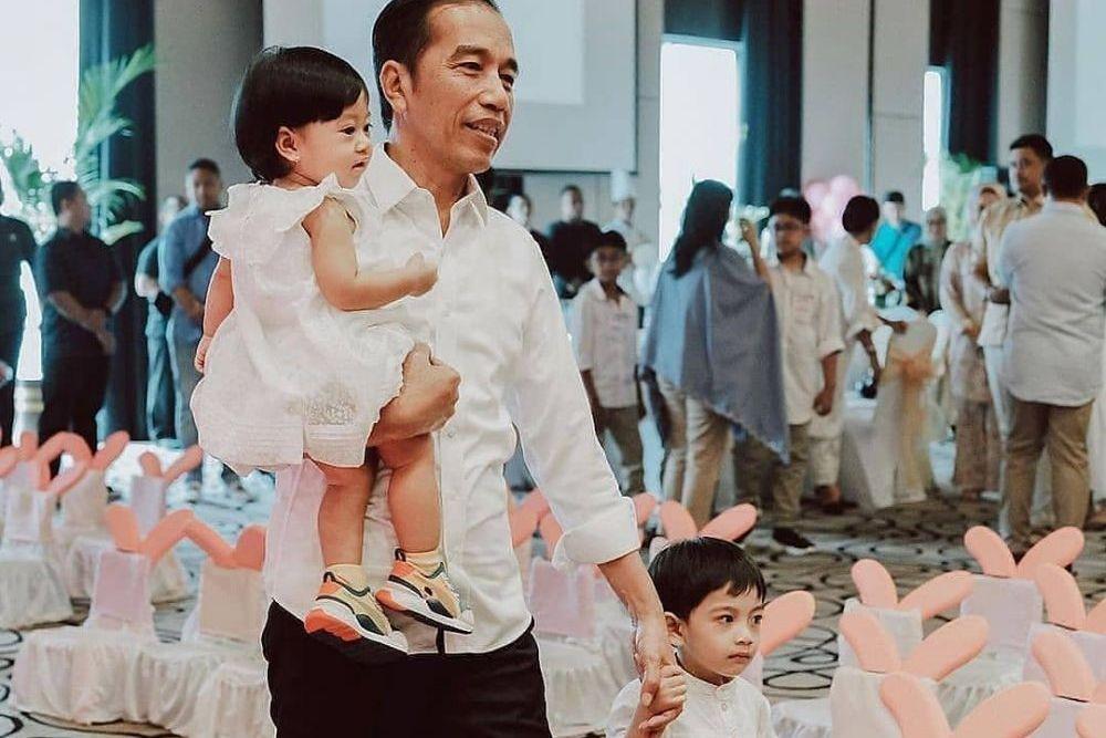 Ultah ke-60, 10 Potret Jokowi Bersama Para Cucu yang Gemesin Abis
