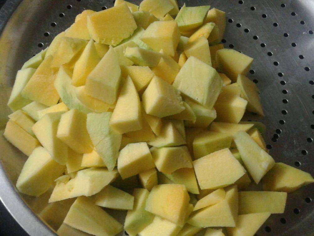 Ilustrasi potongan mangga (uchisvegkitchen.com)