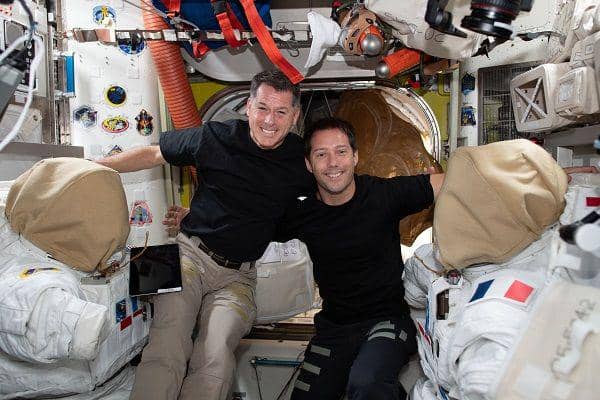 Kedua astronot bernama Shane Kimbrough (kiri) dan Thomas Pesquet (kanan). (Twitter.com/Thom_astro)