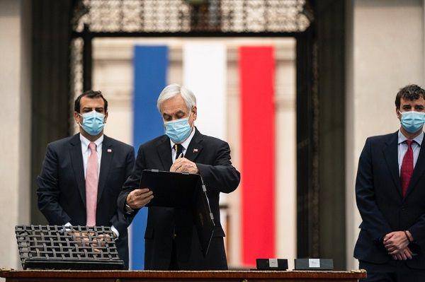 Presiden Cile, Sebastian Pinera (tengah). (Twitter.com/presidencia_cl)