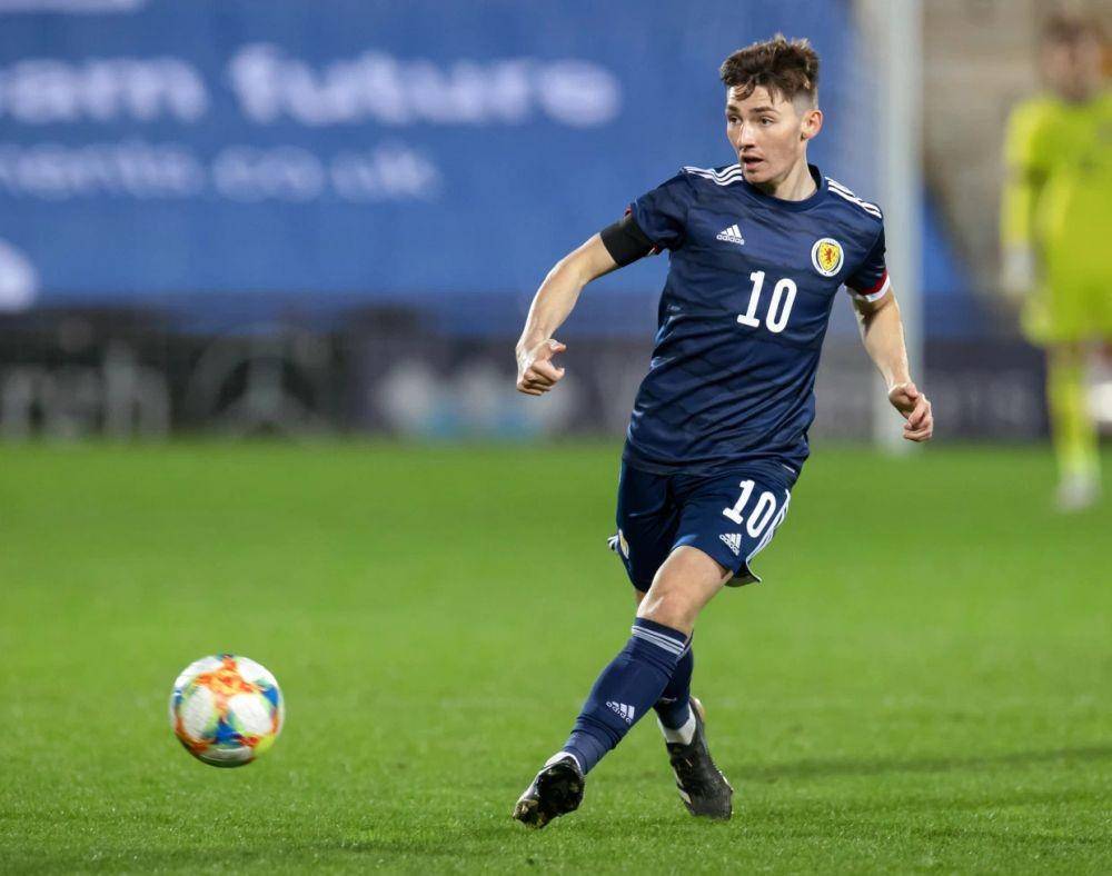 Billy Gilmour positif COVID-19 jelang Skotlandi vs Kroasia. (thesun.co.uk).