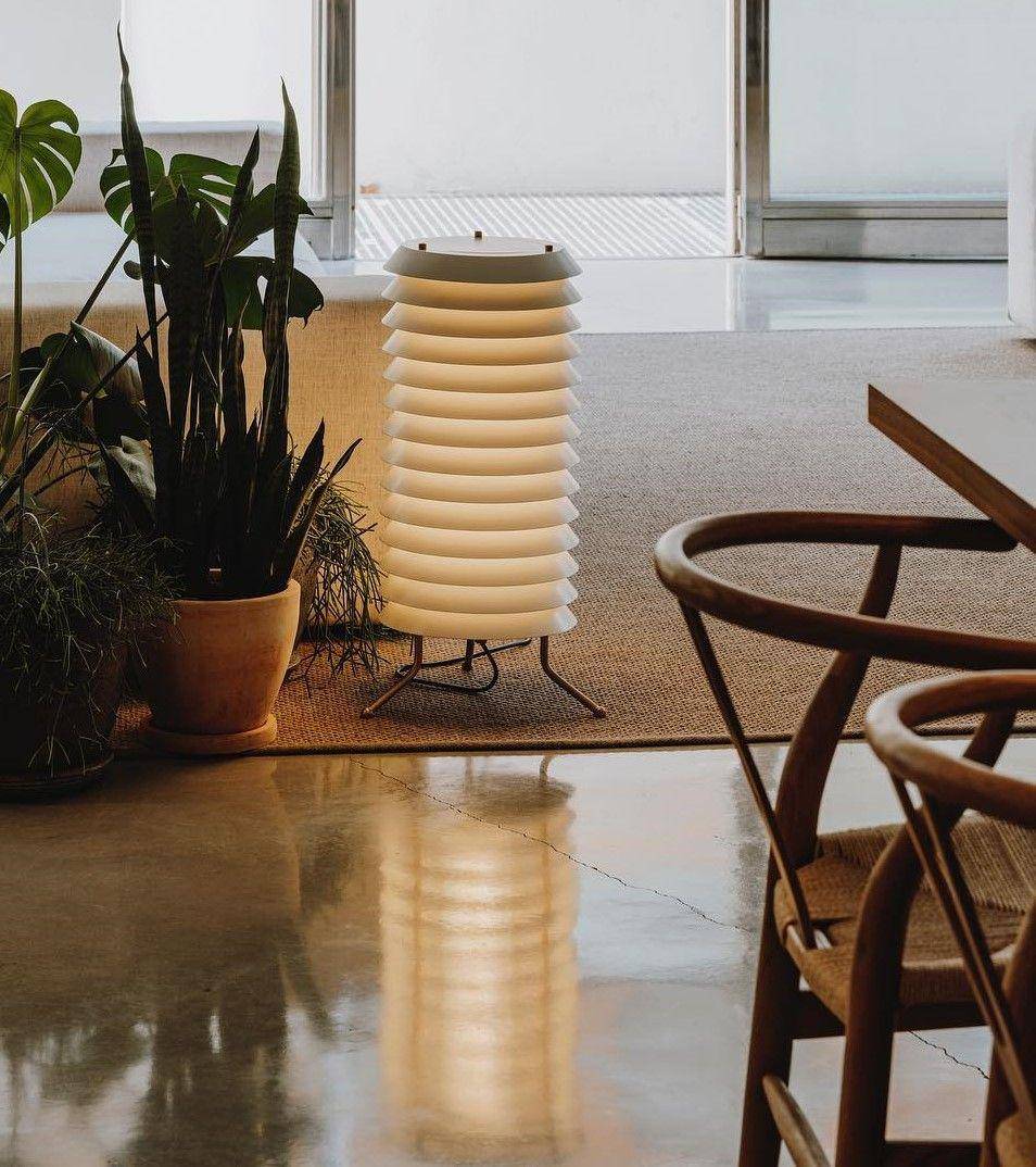 Maija lamp oleh Ilmari Tapiovaara (instagram.com/finnishdesignshop)