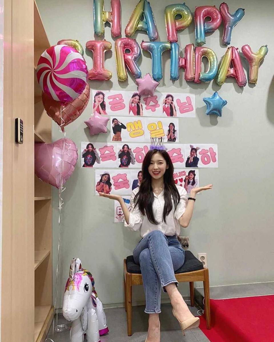 Arin berulang tahun ke-22 (instagram.com/wm_ohmygirl)