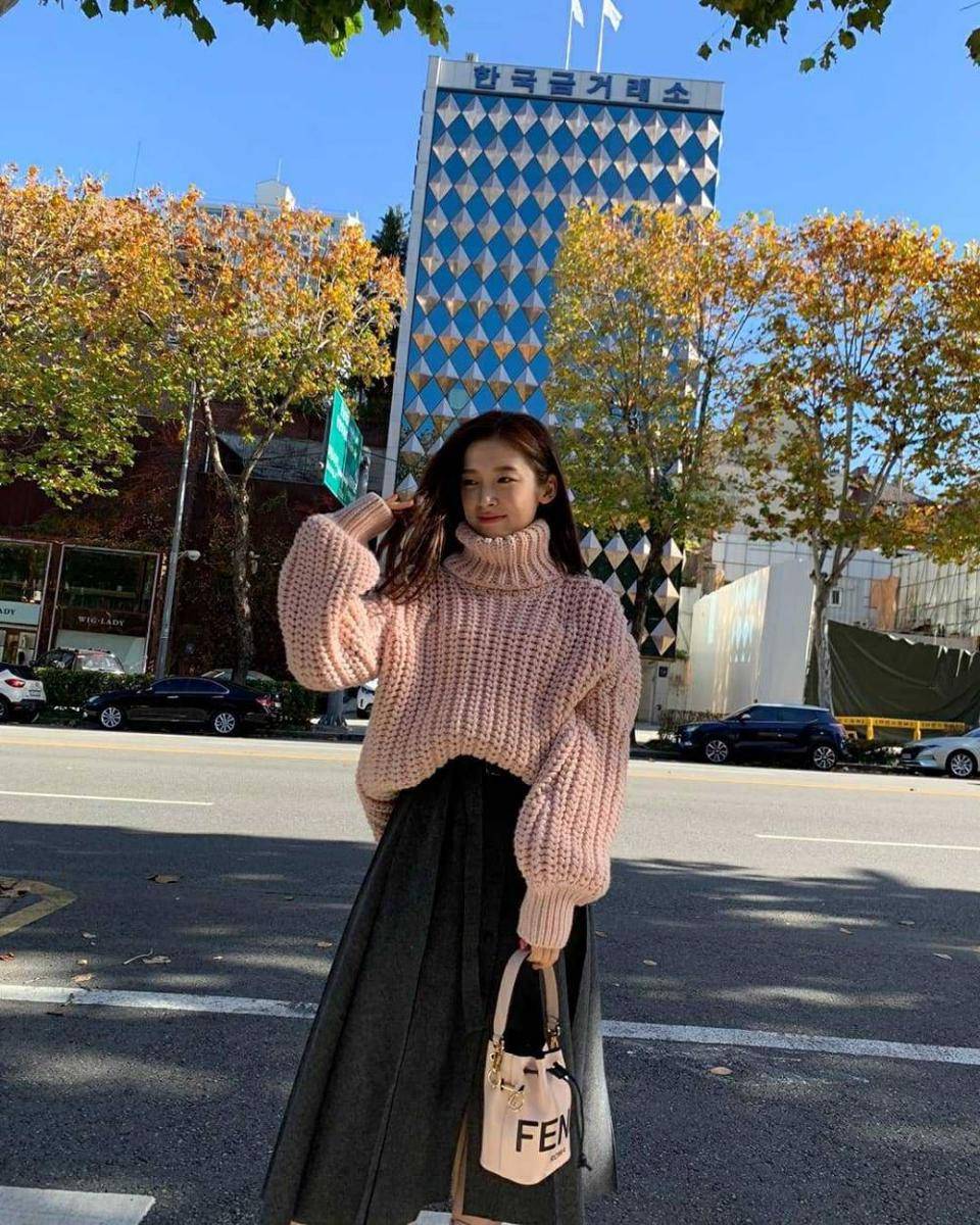 Arin OH MY GIRL (instagram.com/ye._.vely618)