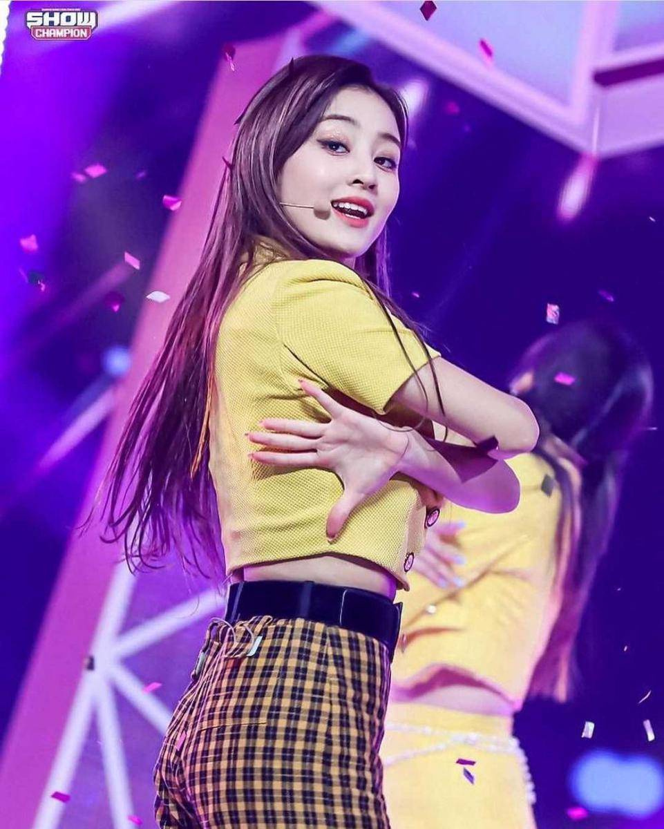Jihyo TWICE (instagram.com/jihyokr)