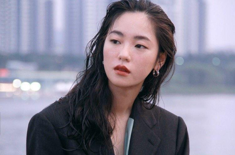 Sedang Naik Daun, 9 Potret Stunning Jeon Yeo Bin yang Bikin Jatuh Hati