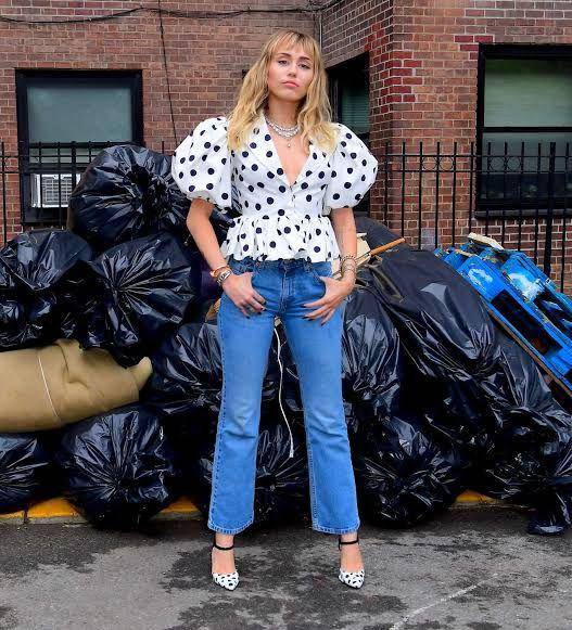 Miley Cyrus (sassydaily.in)