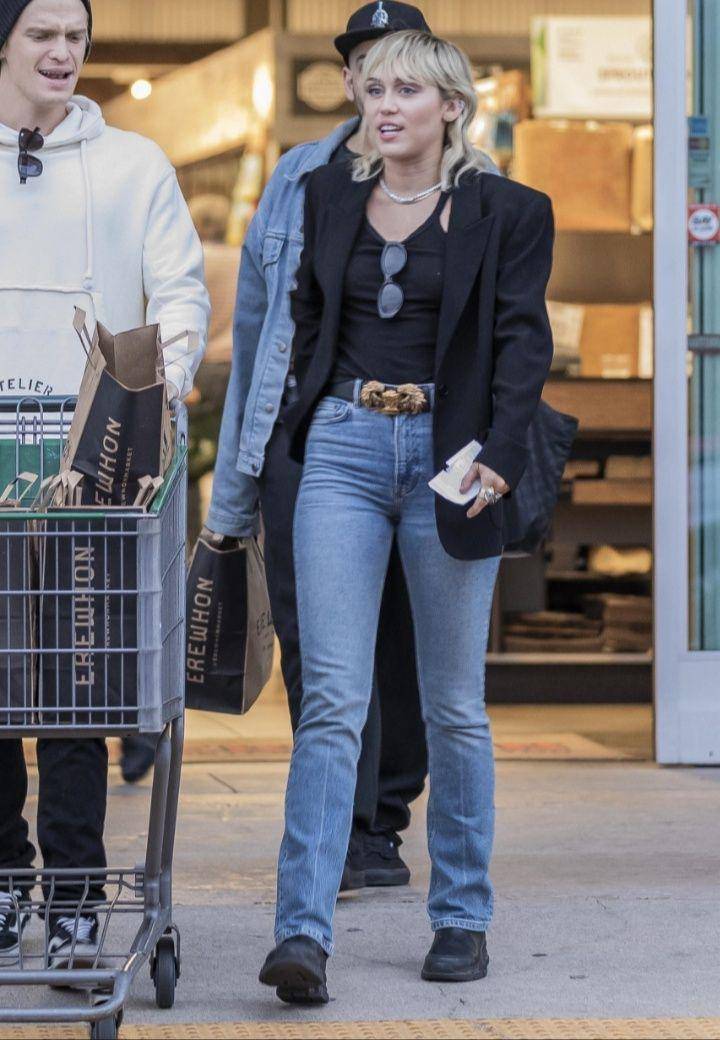 Miley Cyrus (starstyle.com)