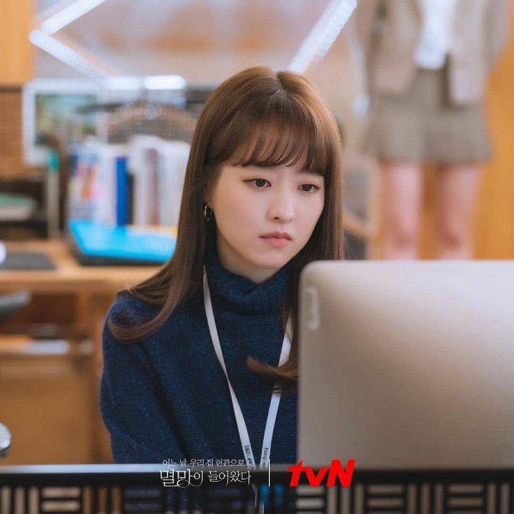 Park Bo Young di Doom at Your Service (instagram.com/tvndrama.official)