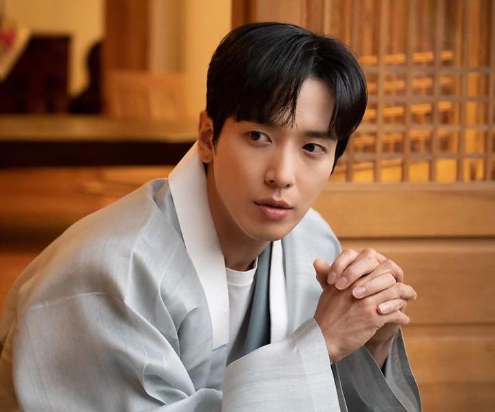 10 Potret Jung Yong Hwa yang Genap Berusia 32 Tahun, Makin Meresahkan