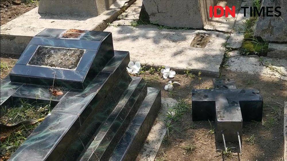 Makam Nasrani yang dirusak di Solo. IDNTimes/Larasati Rey