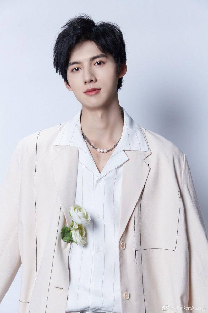 Aaron Deng (weibo.com/p/1004065842207951)
