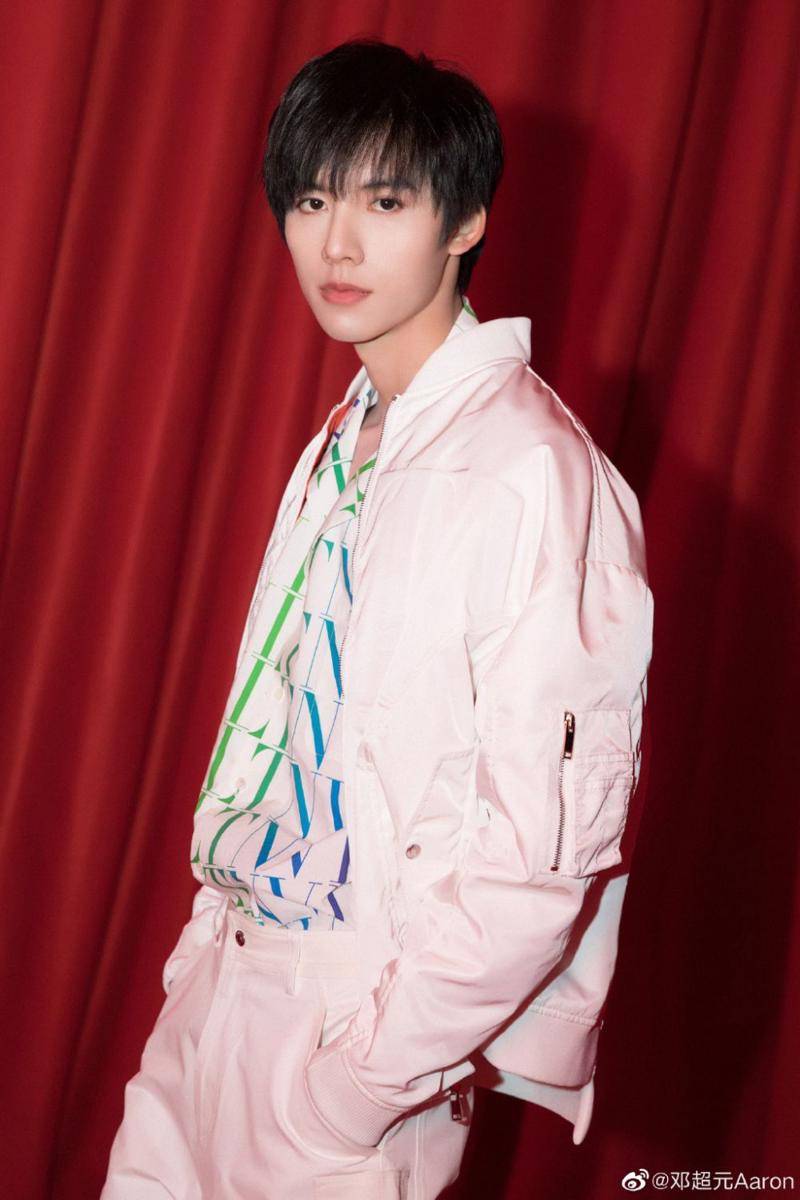 Aaron Deng (weibo.com/p/1004065842207951)