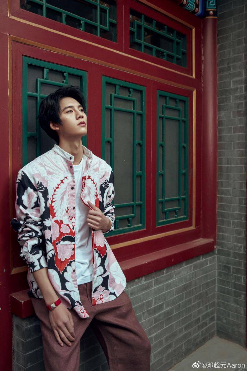 Aaron Deng (weibo.com/p/1004065842207951)