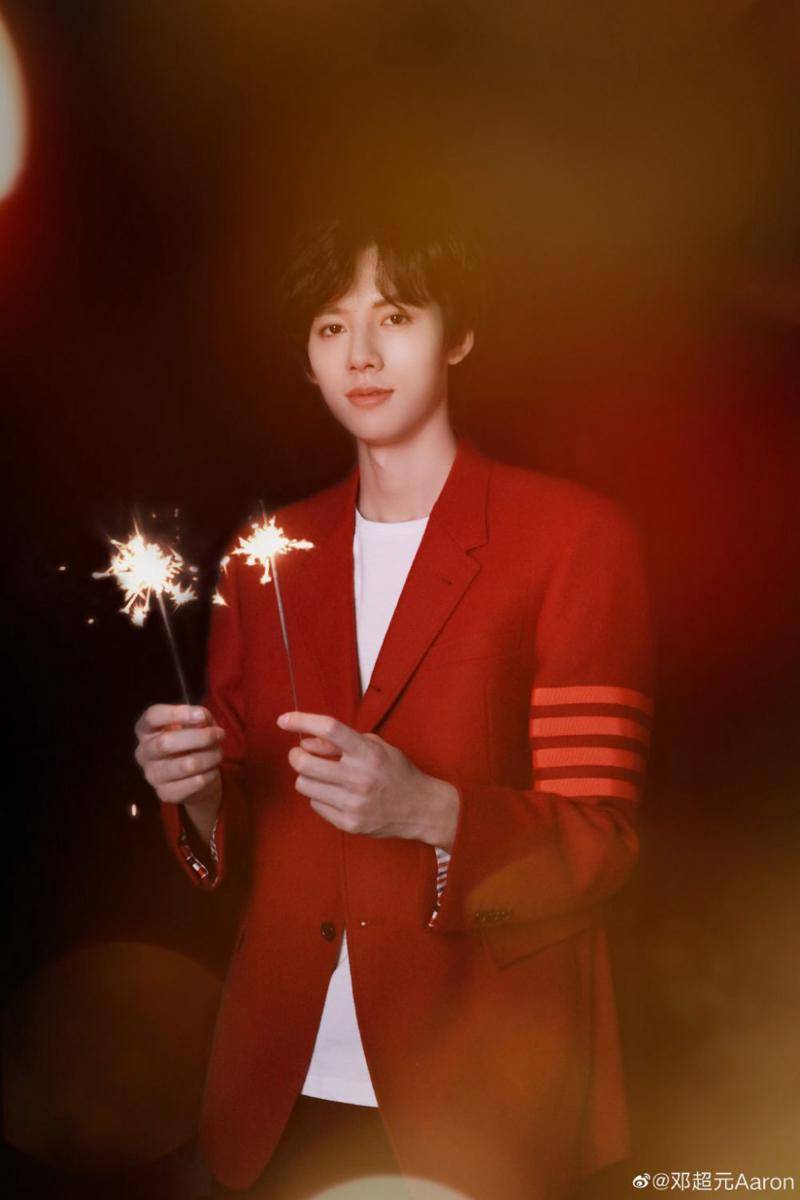 Aaron Deng (weibo.com/p/1004065842207951)