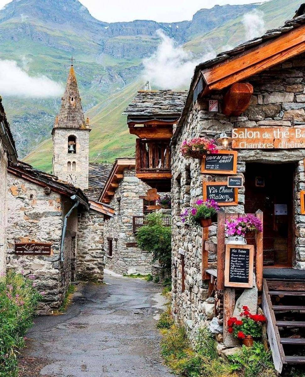 Bonneval-sur-Arc (instagram.com/_melaniefontaine)