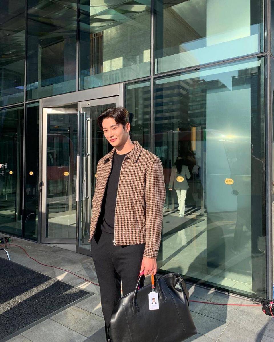 Rowoon SF9 (instagram.com/ewsbdi/)