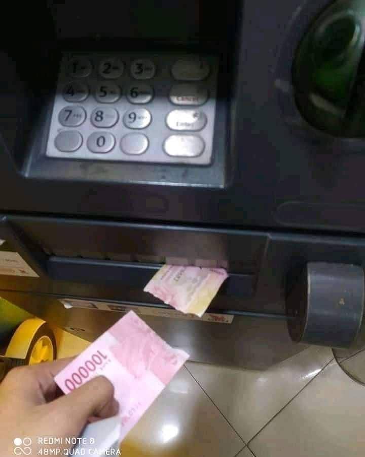 meme uang rusak (instagram.com/yang.penting.meme_)