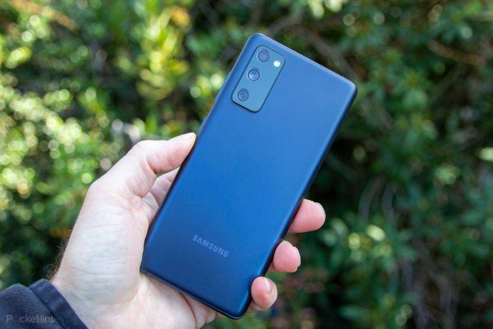 Samsung Galaxy S20 FE (pocket-lint.com)