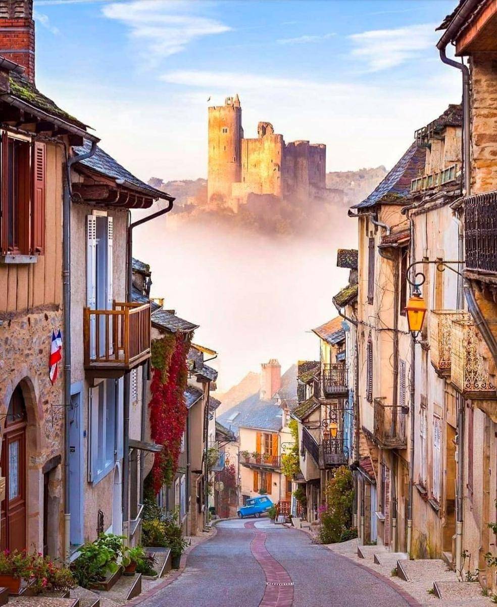 Najac (instagram.com/aaronjenkin)
