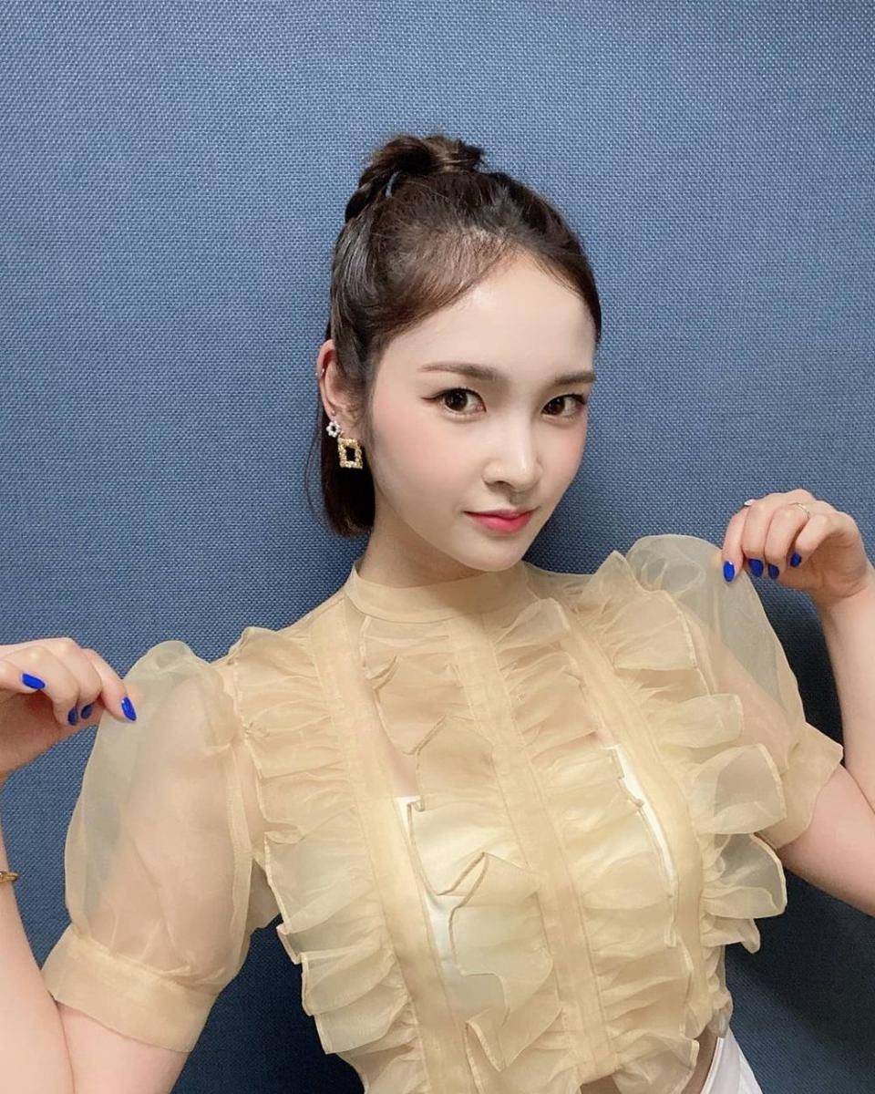 Ayamy Bling Bling (instagram.com/blingbling_new)