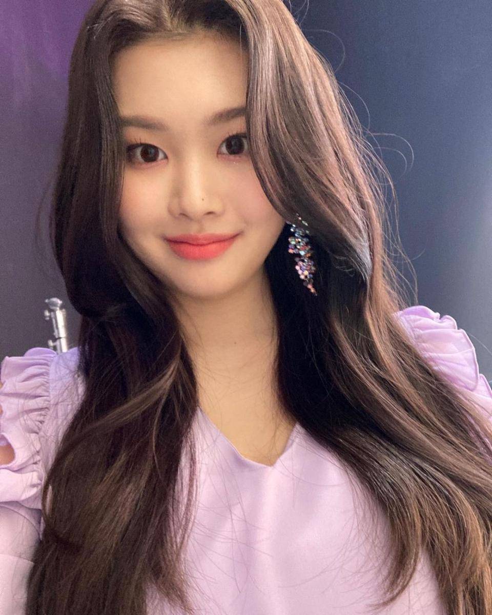 Swan PURPLE KISS (instagram.com/purplekiss_official)