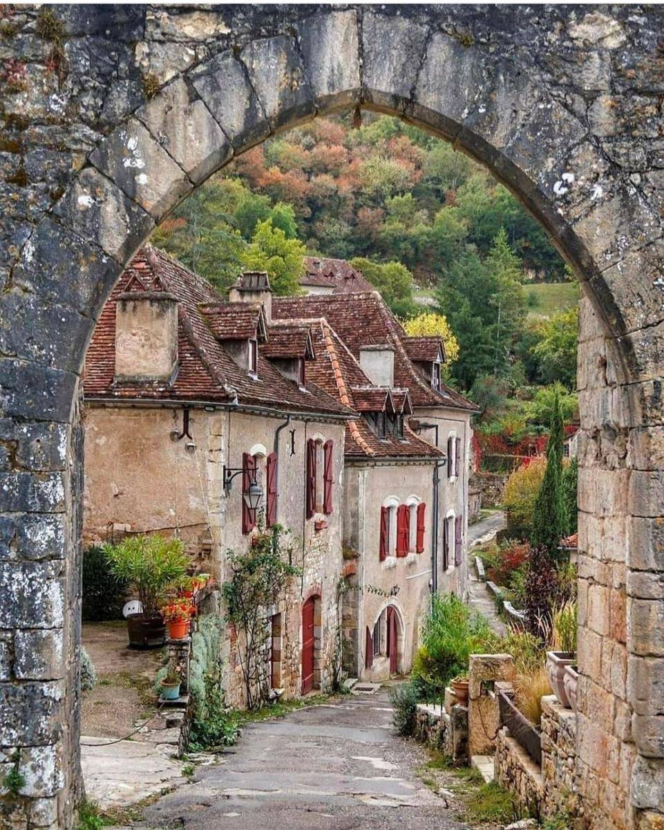 Saint-Cirq-Lapopie (instagram.com/markvzquez)