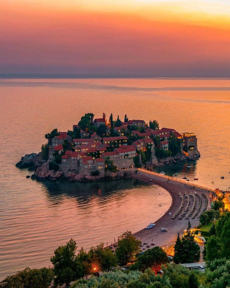 Sveti Stefan (instagram.com/sennarelax)