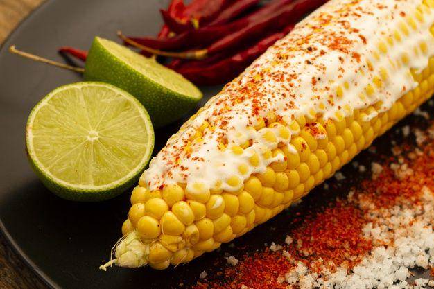Spicy boiled corn (freepik.com)