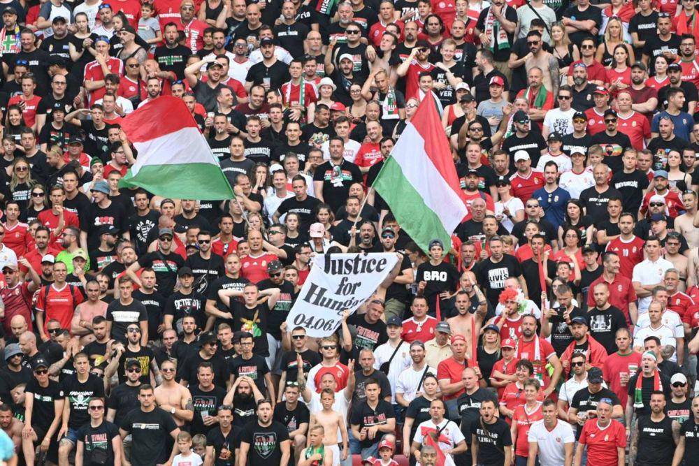 Suporter Hungaria dalam pertandingan Euro 2020 pada Sabtu (19/06/2021). (twitter.com/lequipe)