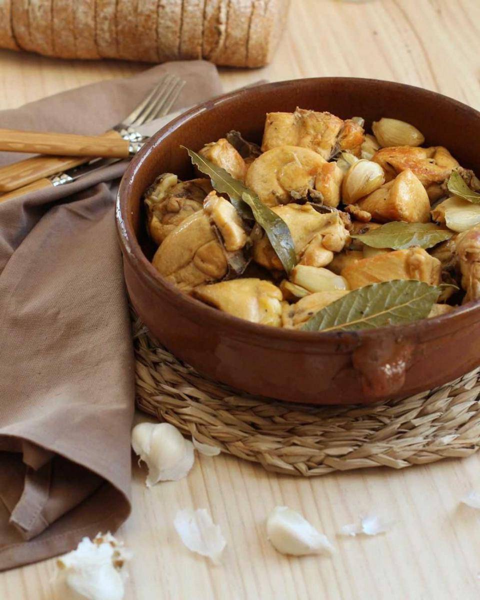 pollo al ajillo (instagram/merchecocinillas)