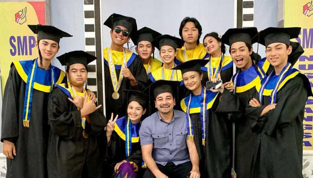 10 Momen Wisuda Anak-anak Dari Jendela SMP, Penuh Kehangatan!
