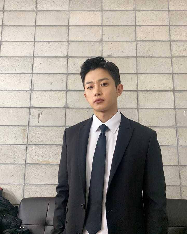 Kim Min Seok (instagram.com/samuliesword)