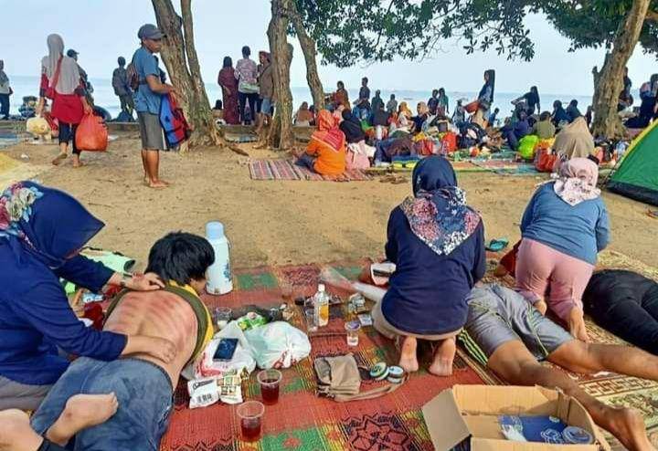 kerokan saat masuk angin kocak (facebook.com/T o s e r b a)
