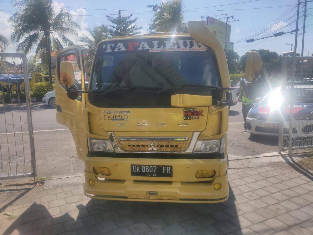 Barang bukti kendaraan yang dikendari pelaku saat tabrakan (Dok.IDN Times/Polresta Denpasar)