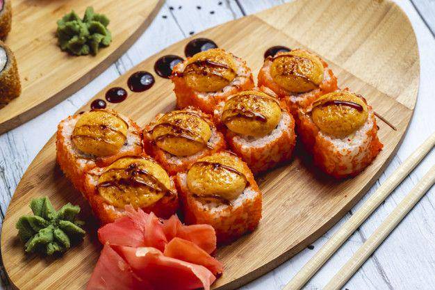 Kreasi olahan tobiko (freepik.com/stockking)