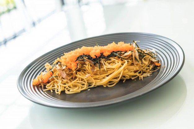 Pasta dengan tobiko (freepik.com/topntp26)