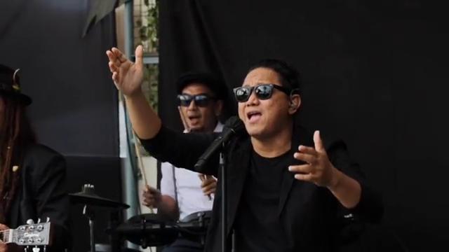 Tepeng Vokalis Band Reggae Steven & Coconuttreez Meninggal Dunia