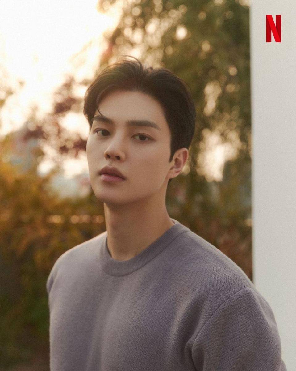 Song Kang (instagram.com/songkang_b)